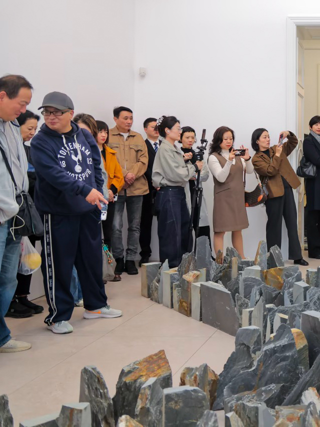 infinite-scroll-item