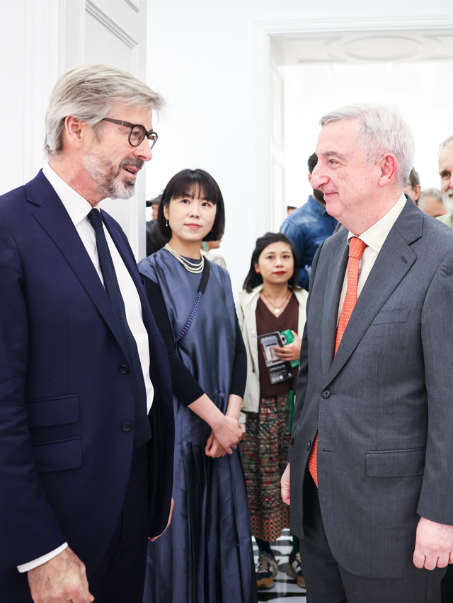 infinite-scroll-item